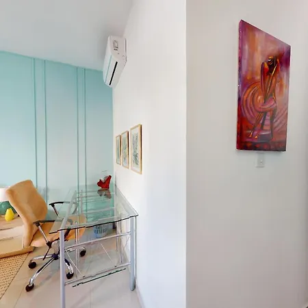 & Cozy 2 Bedr. Apartment